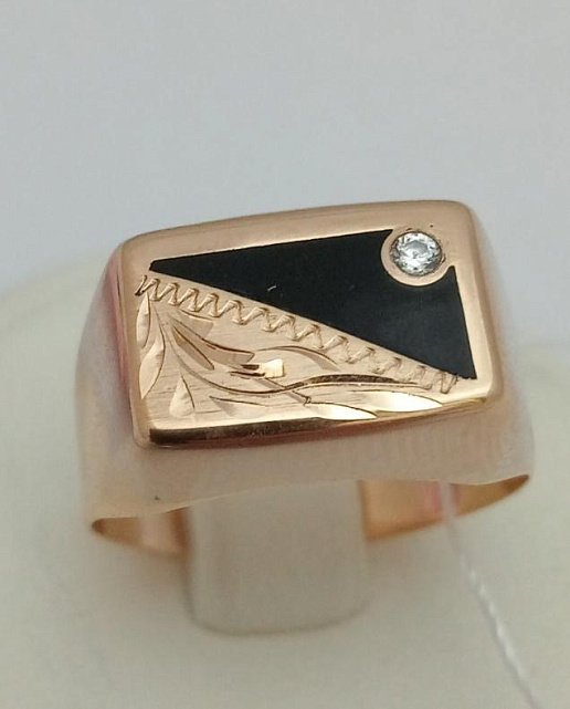 Перстень из красного золота с ониксом и цирконием (33108854) 0