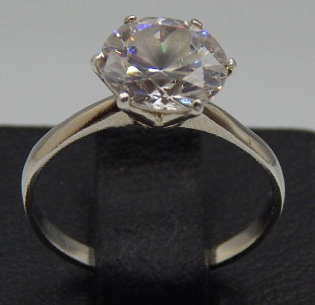 Серебряное кольцо с цирконием (32440642) 1