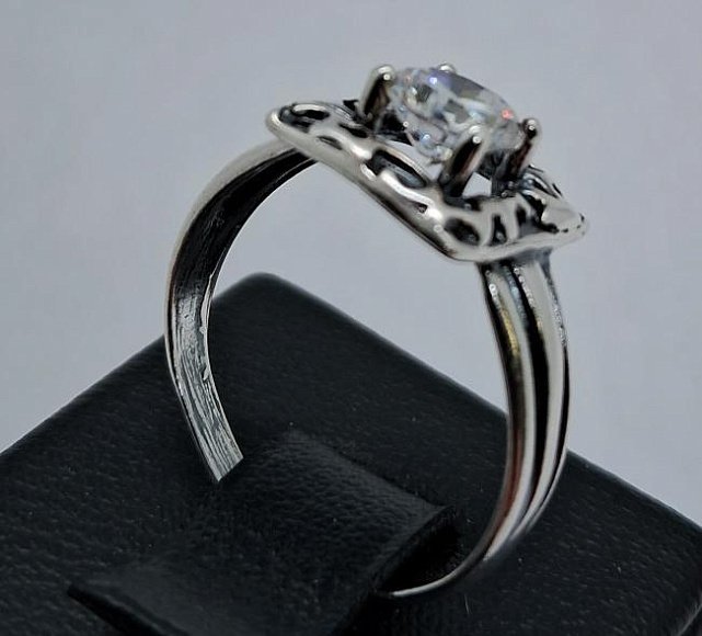 Серебряное кольцо с цирконием (32649027) 1