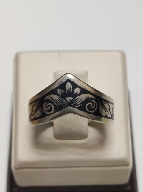 Серебряное кольцо с эмалью (33941020) 0