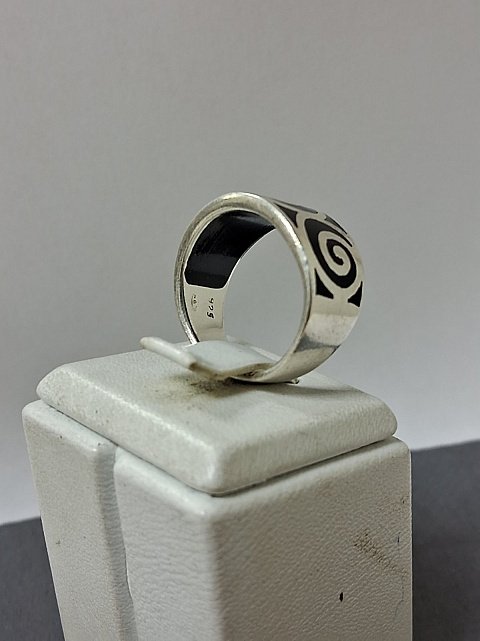 Серебряное кольцо с эмалью (31832637) 3
