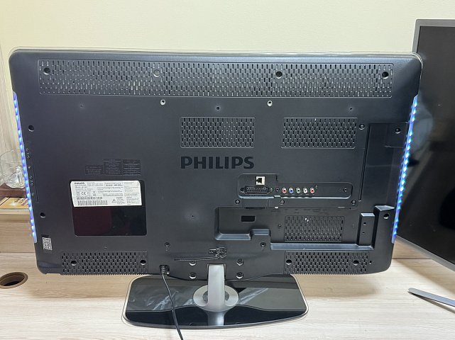 Телевізор Philips 32PFL7605H 4