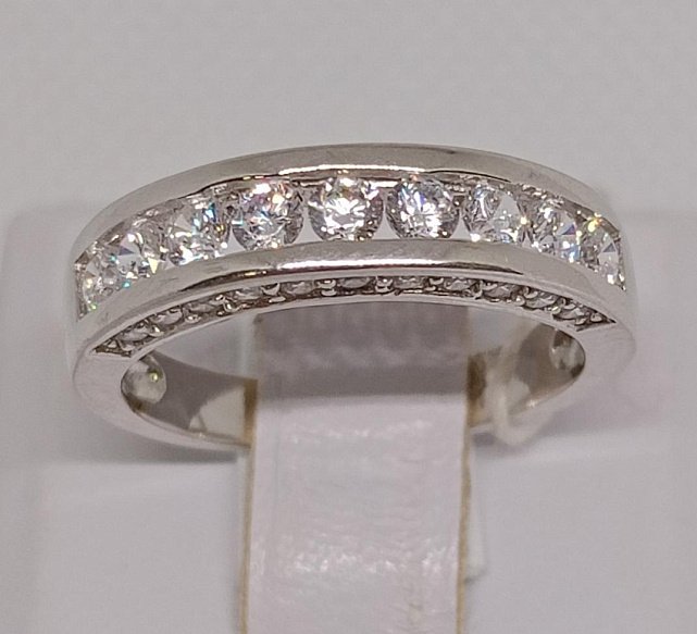 Серебряное кольцо с цирконием (33819503) 0