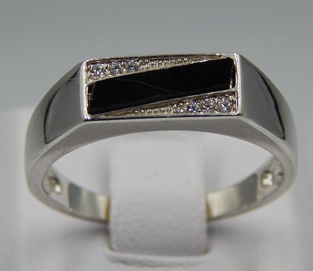 Серебряный перстень с ониксом и цирконием (33002225) 0