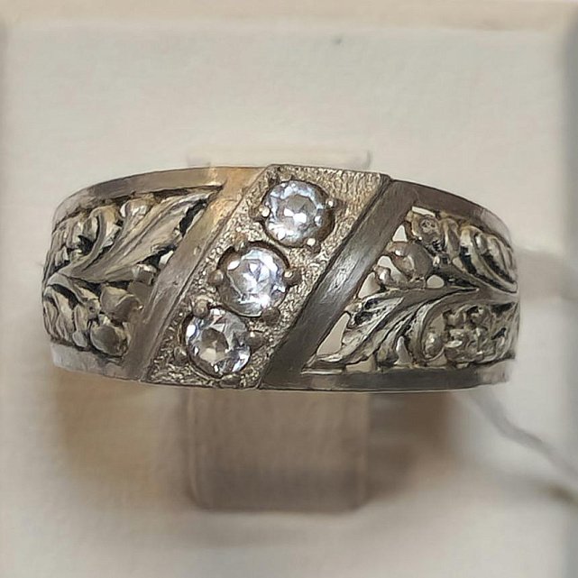 Серебряное кольцо с цирконием (33265269) 0