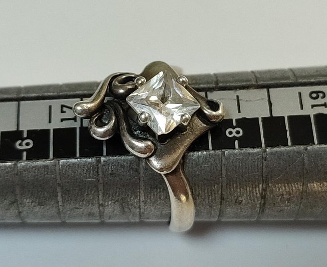 Серебряное кольцо с цирконием (33722214) 2