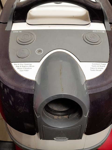 Пылесос моющий с аквафильтром Bosch BWD41740 1