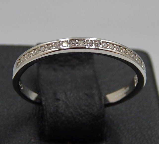 Серебряное кольцо с цирконием (30538042) 0