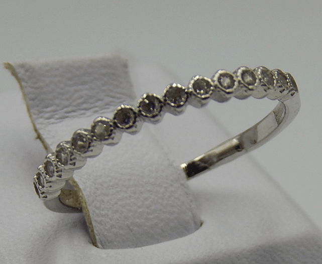 Серебряное кольцо с цирконием (31292761) 0