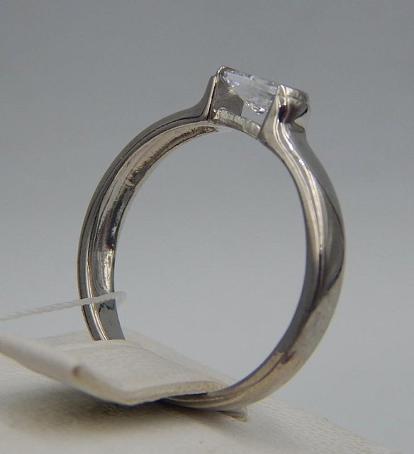 Серебряное кольцо с цирконием (30853518) 1