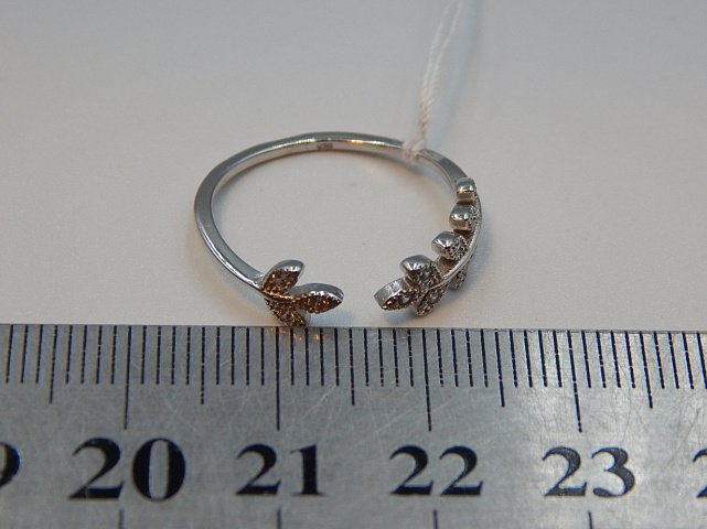 Серебряное кольцо с цирконием (30537324) 1