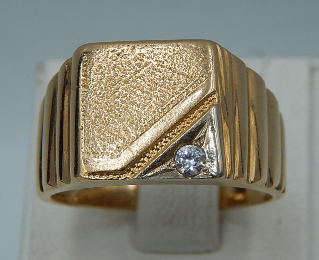 Перстень из красного и белого золота с цирконием (32288989) 0