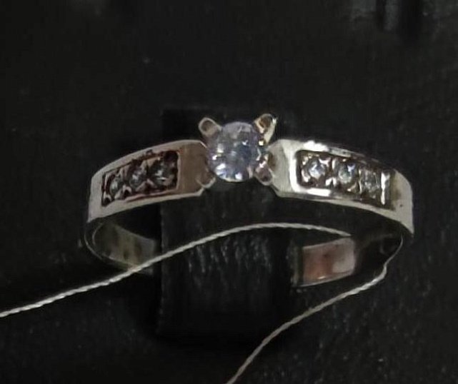Серебряное кольцо с цирконием (30555992) 1
