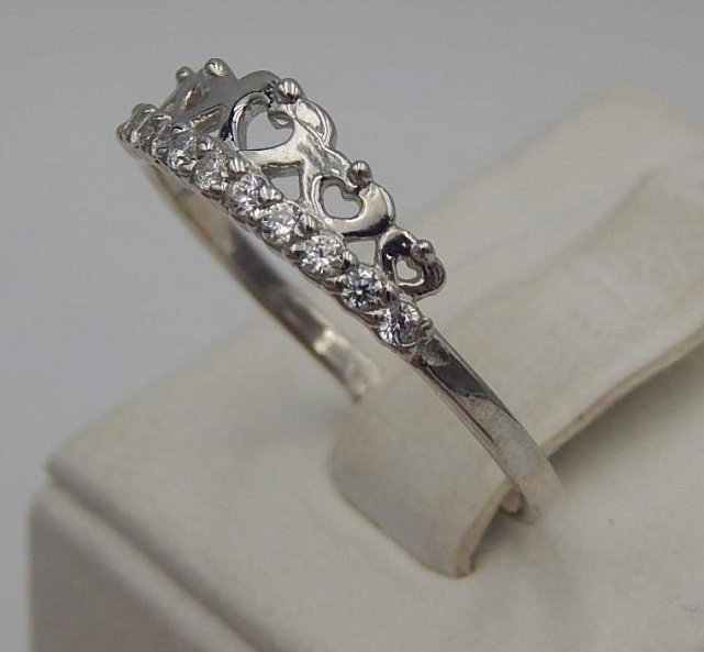 Серебряное кольцо с цирконием (30513344) 1