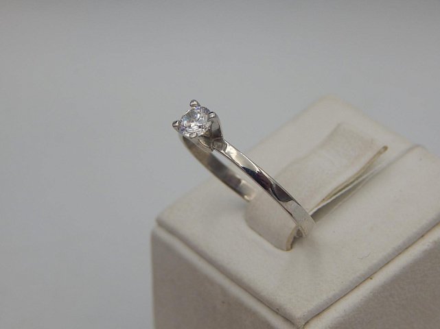 Серебряное кольцо с цирконием (30512910) 1