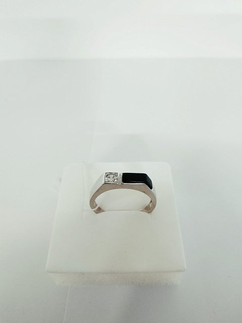 Серебряный перстень с ониксом и цирконием (30775220) 1