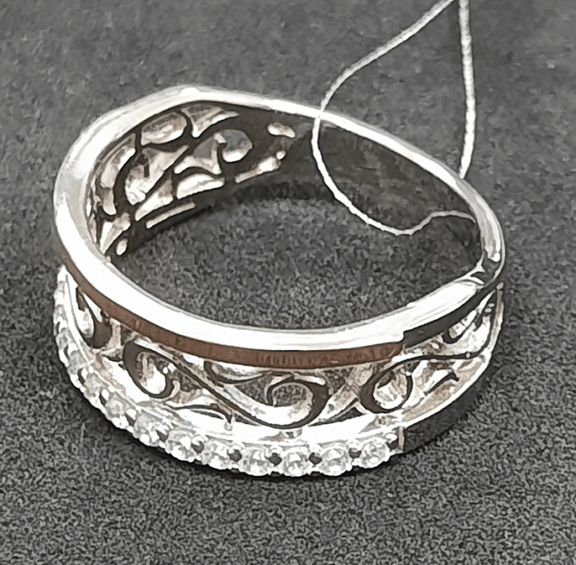 Серебряное кольцо с цирконием (31299364) 0