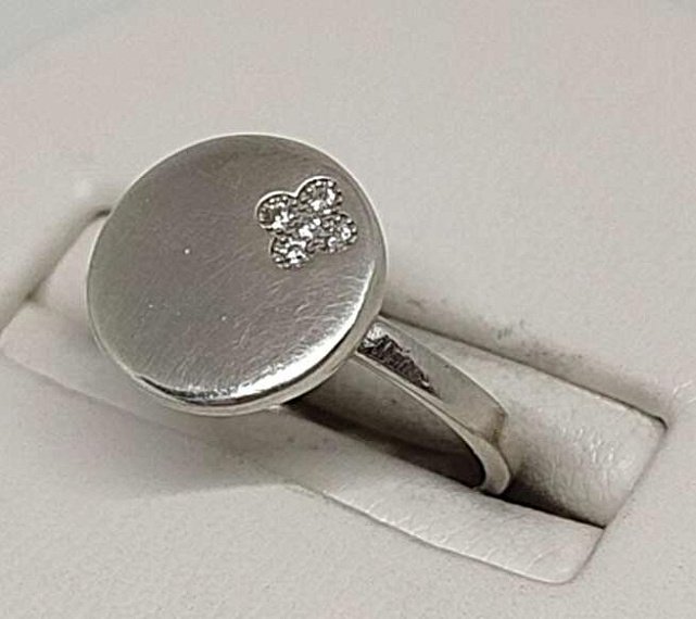Серебряное кольцо с цирконием (33476233) 1