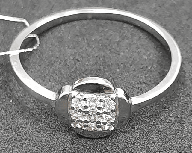 Серебряное кольцо с цирконием (31299352) 0