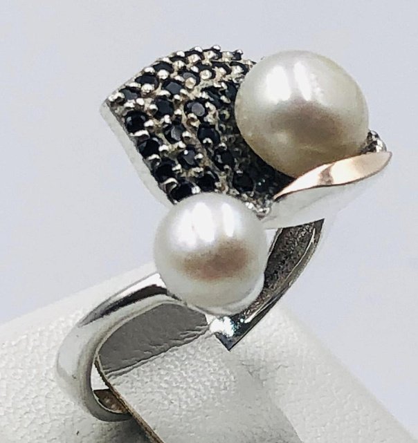 Серебряное кольцо с позолотой, жемчугом и цирконием (33720440) 0