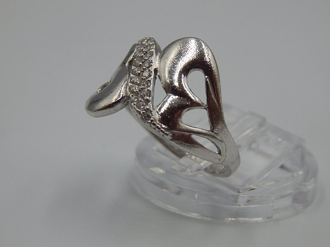 Серебряное кольцо с цирконием (33681109) 1