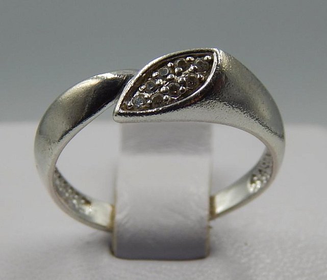 Серебряное кольцо с цирконием (33777040) 0