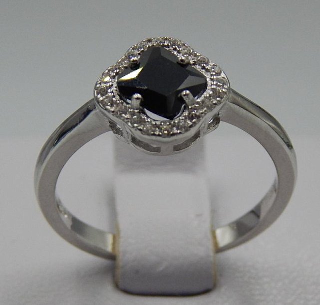 Серебряное кольцо с цирконием (32412775) 0
