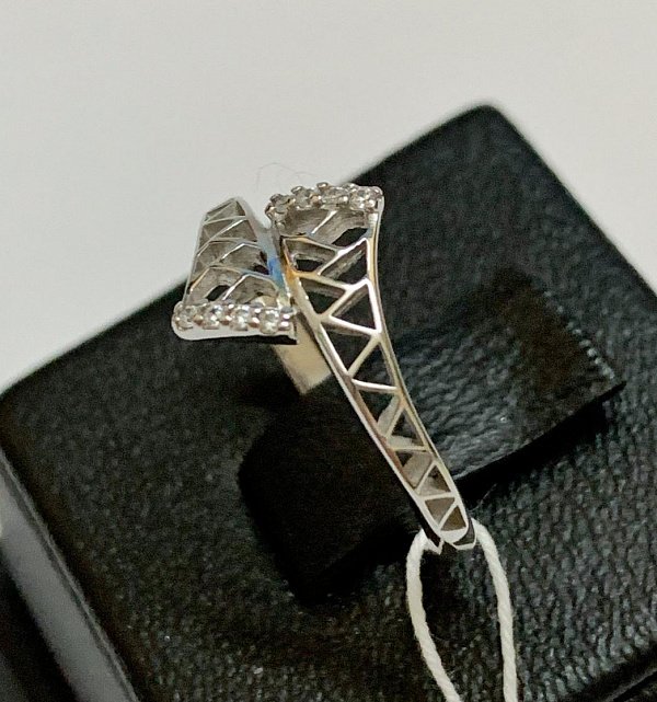 Серебряное кольцо с цирконием (17355180) 1