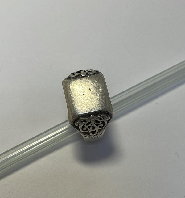 Серебряная печатка (33595655) 1
