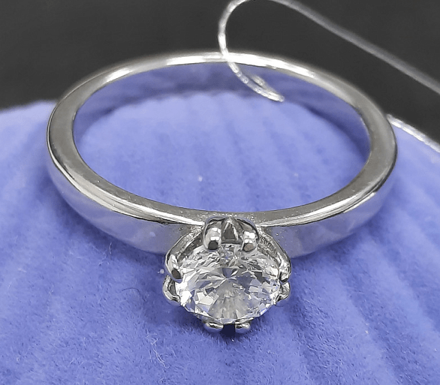 Серебряное кольцо с цирконием (31277666) 0