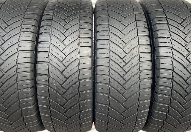 Всесезонные шины 215/70 R15C Michelin Agilis CrossClimate 4mm 1