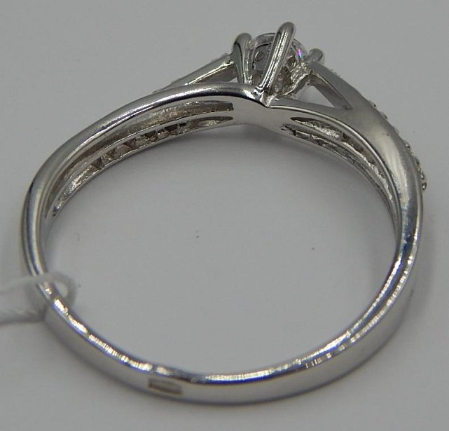 Серебряное кольцо с цирконием (30518377) 3