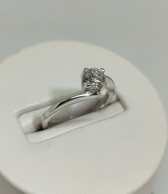 Кольцо из белого золота с бриллиантом (-ми) (33563102) 1