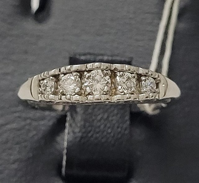 Серебряное кольцо с цирконием (30509873) 0