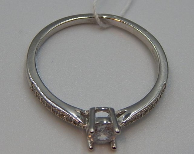 Серебряное кольцо с цирконием (30492939) 1