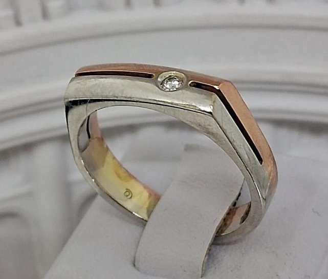 Перстень из красного и белого золота с бриллиантом (-ми) (33572296) 0