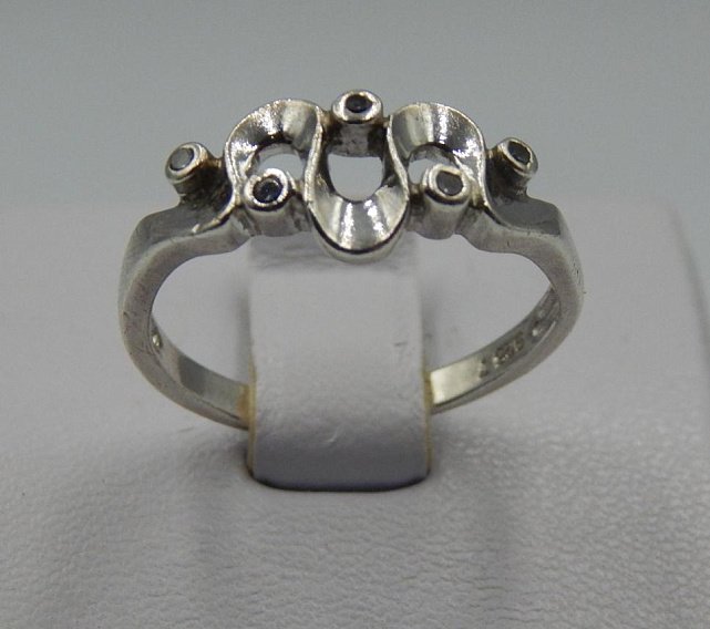 Серебряное кольцо с цирконием (33462154) 0