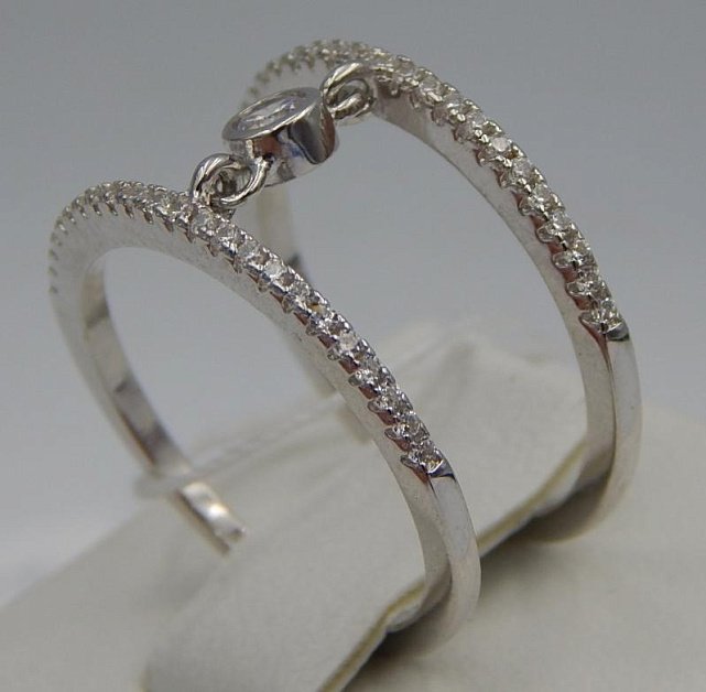 Серебряное кольцо с цирконием (30525103) 0