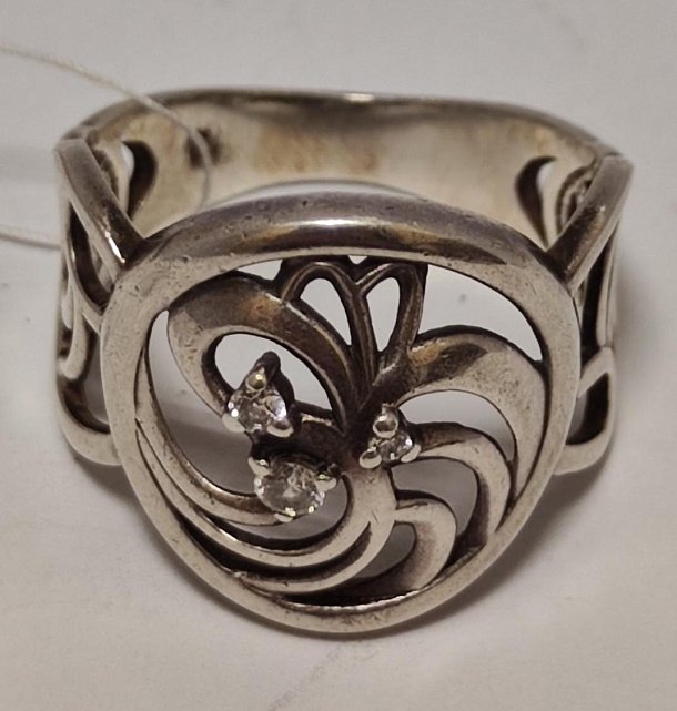 Серебряное кольцо с цирконием (33674555) 1