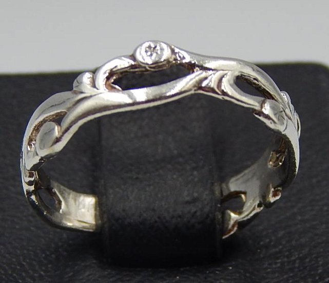 Серебряное кольцо с цирконием (32174456) 0