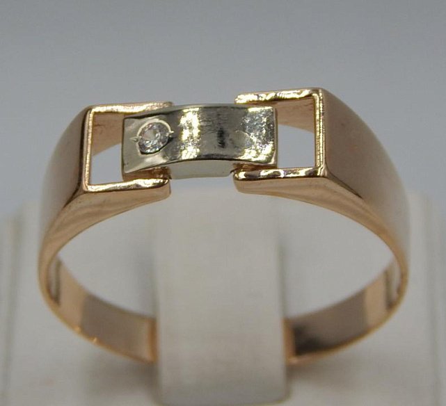 Перстень из красного и белого золота с цирконием (29220005) 0