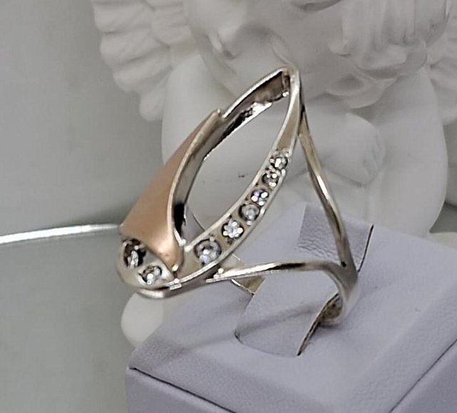 Серебряное кольцо с золотой вставкой и цирконием (32338290) 1