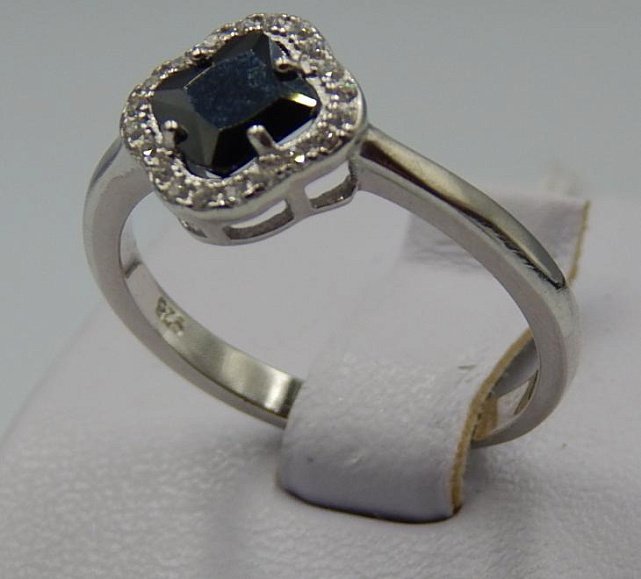 Серебряное кольцо с цирконием (32412775) 1