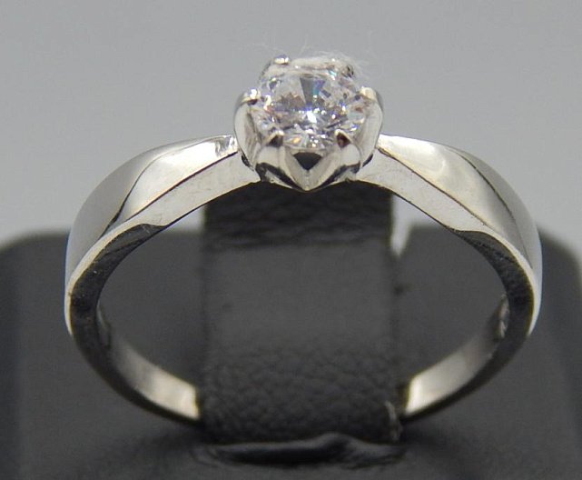 Серебряное кольцо с цирконием (33751181) 0