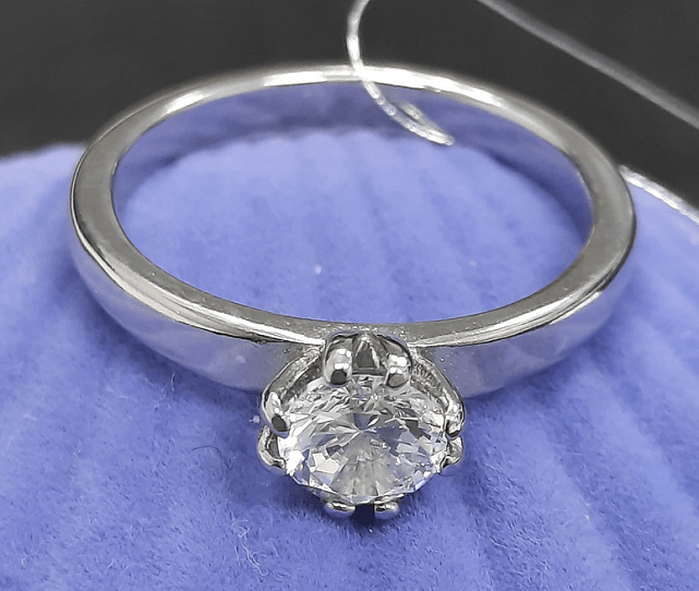 Серебряное кольцо с цирконием (31277672) 0