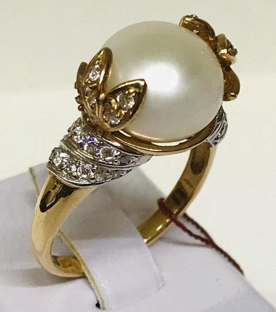 Кольцо из красного и белого золота с жемчугом и цирконием (28636012) 1