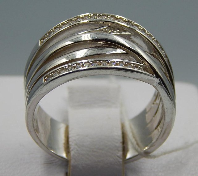 Серебряное кольцо с цирконием (32557889) 0