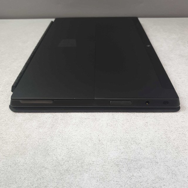 Планшет Microsoft Surface RT 2/32GB (9HR-00016) с клавиатурой 13