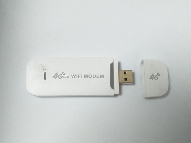 4G модем USB c WiFi роутером WavLink LTE UFI-XX 1