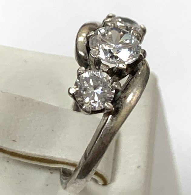 Серебряное кольцо с цирконием (33595535) 1